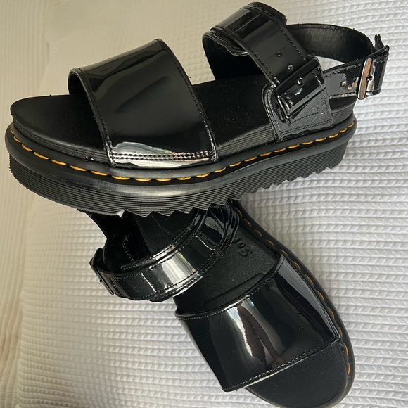 NWOT Dr. MARTENS WOMEN\'S PATENT LEATHER STRAP SANDALS